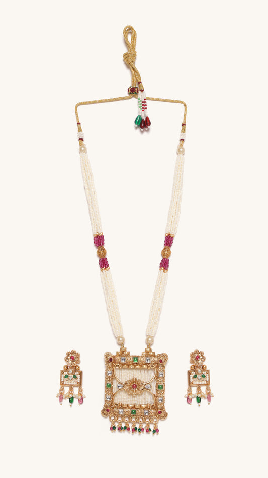Pearls of grace. Polki of grandeur.