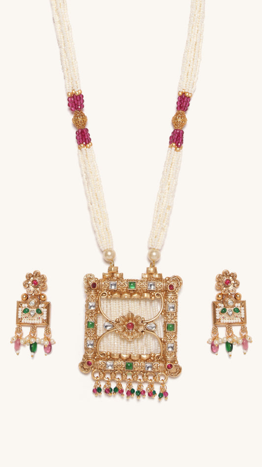 Pearls of grace. Polki of grandeur.